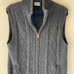 Aran Mens 100% Irish Wool Sweater Cable Knit Gray Size Small Gilet Bodywarmer